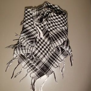 Triangle plaid scarf